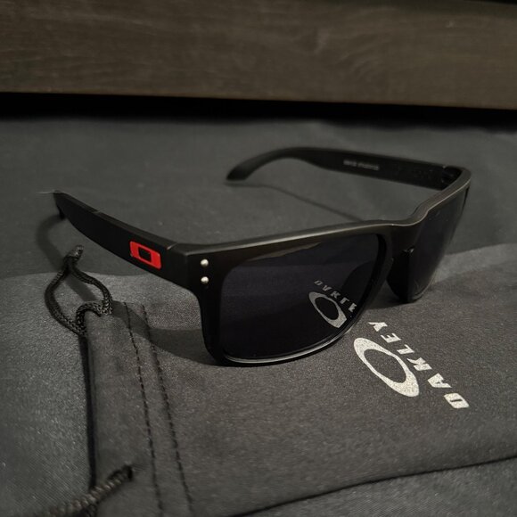 NEW Oakley Holbrook Mens Sunglasses 9102 Black Matte Frame Red Icons - Picture 1 of 7